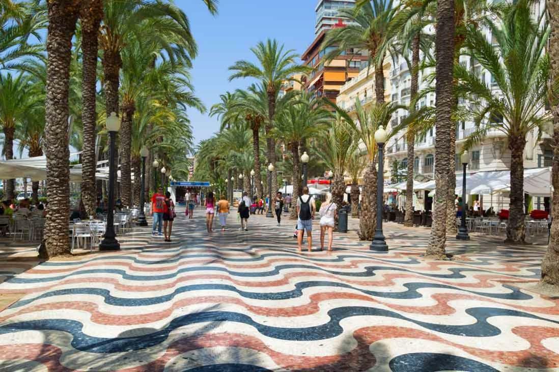 Beach, City Center And Entertainment Alicante Exteriör bild