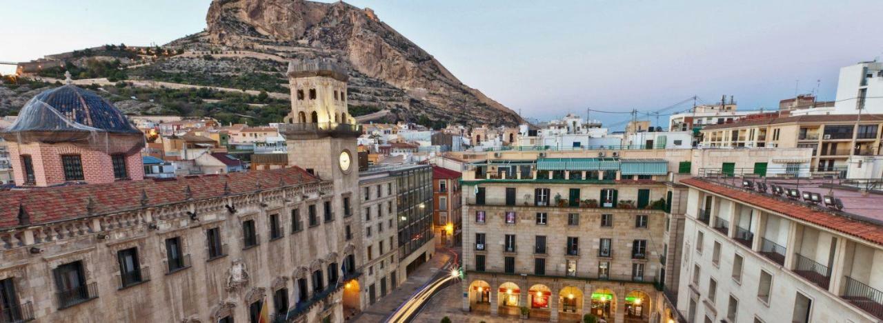 Beach, City Center And Entertainment Alicante Exteriör bild