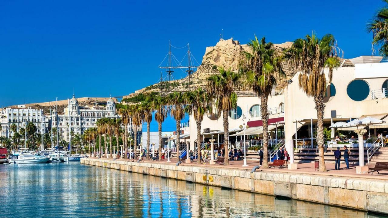 Beach, City Center And Entertainment Alicante Exteriör bild