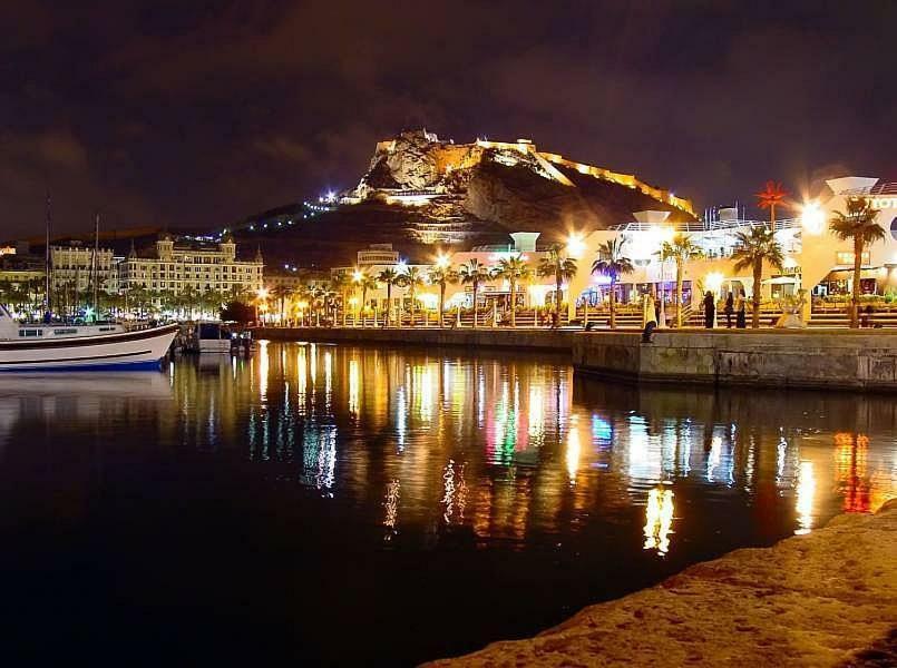 Beach, City Center And Entertainment Alicante Exteriör bild